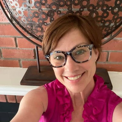 Seasoned content creator, passionate mom and community advocate.