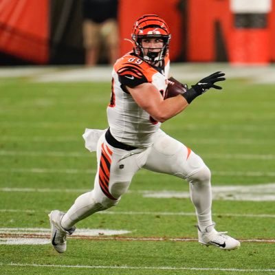 @NFL TE for the @Bengals #89 | Former @UW_Football TE | Cant run from the DNA | IG: drewcal89 | Marketing/PR: Tadewon@advantageonegroup.com