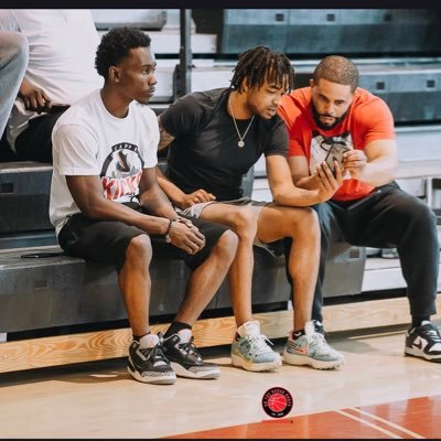 you play it 🏀 we talk it 🗣 player analyst for @ontheradarhoops 👁