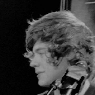 imtheproblem_r's profile picture. she/her