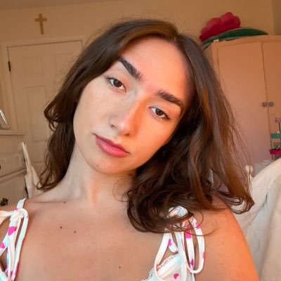 beautifulherron's profile picture. possibly the most random person alive