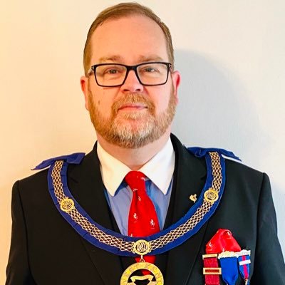 Freelance pianist, paraglider pilot, classic car enthusiast and Assistant Provincial Grand Master of the Provincial Grand Lodge of West Kent. Life is great!