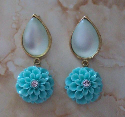 Cheia de Charme Bijoux, produzindo lindas bijuterias para valorizar a sua beleza. Visite-nos no http://t.co/bJgQjp6FIO.