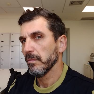 Jornalista, ciclista, colecionador de notas e moedas, rábula, aspirante à foto e gastronomia. Gosto da vida...Aprecio o silêncio das palavras...