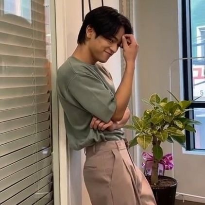 Cubs🐻❤️ she/her
darlyn
17 (sorry if I'm not active in this account, I'll be back once I graduated. I still love and loving woojin forever 💖)