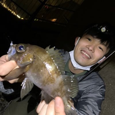 knr_fishoe's profile picture. 兵庫在住28歳。釣りが中心の人生。アジング、メバリング、ショアジギング、エギング、タチウオ 餌釣りも！ 釣果やギアの情報を中心にぼちぼち呟きます😆某黄色いお店のスタッフになりました🤓