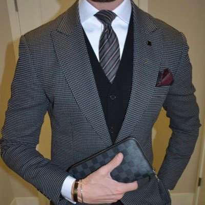جامعة بغداد /كلية الآداب/قسم اللغة العربية.حب الوطن من الإيمان.أبحث عن البلاغة والفصاحة ويستهويني الشعر بكل أغراضه