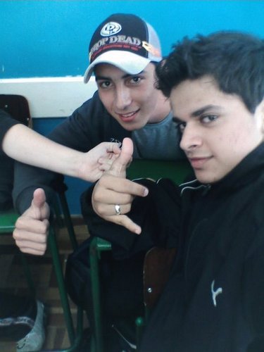 O carinha que mora logo ali .
