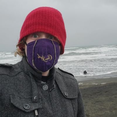 seabass_mr's profile picture. Friends call me Seabass cause I'm not gay enough to be a rainbow trout.
Gender-Fluid (They/Them)
Comedian, writer, actor.