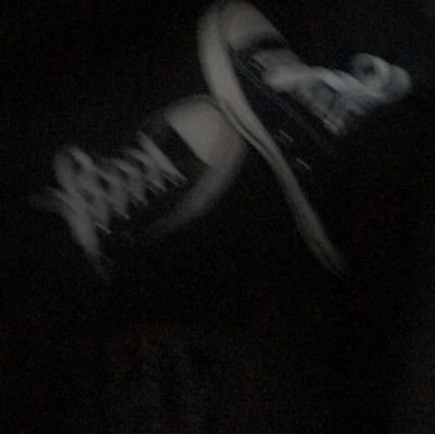darkvibedark's profile picture. ngapain sedih? mending makan.