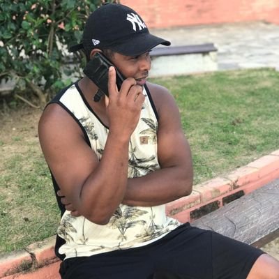 SidneyV71521180's profile picture. nao julgo a minha sorte,eu crio as minha abilidades😉😁