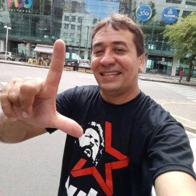 aroldopazeredo's profile picture. Tento viver feliz. Busco servir, busco respeitar, busco amar... estou sempre em busca para um dia me encontrar. Amizade é o que dá sentido à vida.