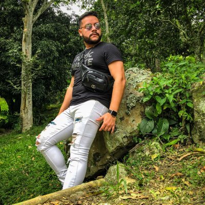 Hecho en Colombia |23|Instagram: juan_ahu Snap: john_chalie