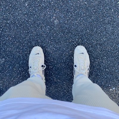 zoykra's profile picture. une vie grise que les liasses vont colorier