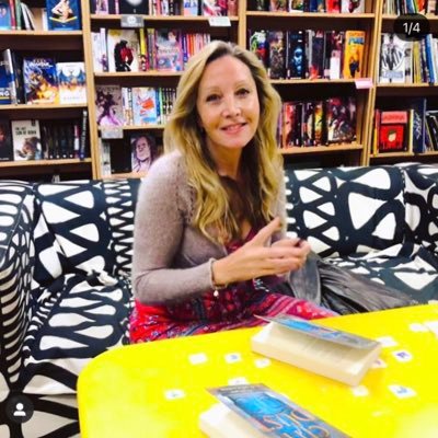 Barefoot dreamer, marmiteaholic. Also YAFantasy writer BOOK OF FIRE 🔥 trilogy @HQstories out now! Rep’d @northbanktalent, Insta @mich_kenneybooks
