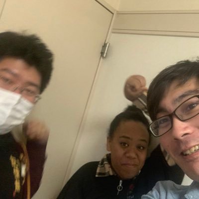 右がウメッチの友達のすなぎもに嫁のデルカの3人で活動してるメイプルカラーズというyoutuberです！！ 暇つぶし程度でいいので見てくれたら嬉しいです！ 別垢は特撮垢@tokusatu_jojo ジョジョ垢@jojo_igii に基本います！