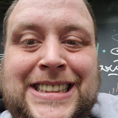 Shadowkniff09's profile picture. #IchBinArmutsbetroffen Gicht, angeborene Wirbelsäulen Fehlstellung. Flexitarier. Keine Adipositas.