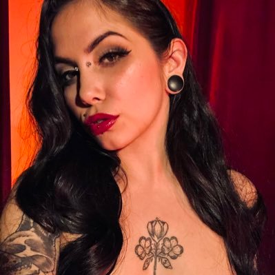 (18+) camgirl - creator - lover - unapologetic crybaby - chaotic slut ✨https://t.co/JbcmSWU3Rv - sloan.coxxx@gmail.com for spoils