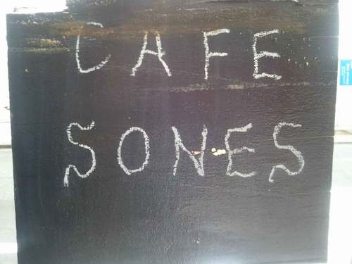 cafesones_'s profile picture. 福岡・薬院にあるカフェソネスのアカウントです。スタッフみんなでつぶやいて行こうと思います。ランチ情報や夜の美味しいご飯、イベント情報など更新して行きます。どうぞ宜しくお願いします。
福岡市中央区薬院1-16-18 101号　TEL:092-741-8287