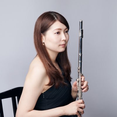 札幌交響楽団フルート奏者です。 北海道石狩市出身 / 東京学芸大学卒業 / 東京藝術大学大学院修了 / 札幌&東京を拠点に演奏活動をしています。カフェへ行ったり、甘いものが好きです。 📷OM5 🌼東京でもレッスン可能です！詳細&お問い合わせは下記のリンクからどうぞ！