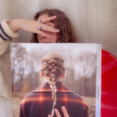 afemma_'s profile picture. rep 🖤 midnights ✨ evermore 🍂