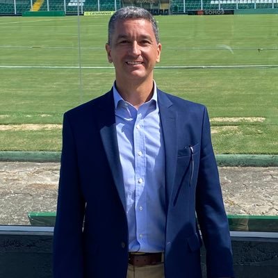 Gerente da Base do Coritiba SAF, advogado, Gestor de Futebol pela CBF Academy e Unisinos, Executivo de Futebol pela CBF Academy