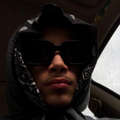 lilhotpocketsux's profile picture. CEO of dumb ass