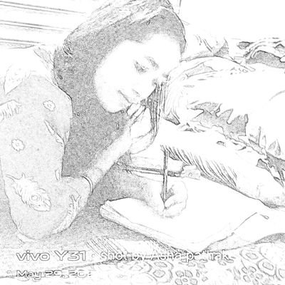 शायर तो नहीं बस लिखना 🖊चाहतीं हूँ,अपनी भी कुछ अल्फ़ाज़ दिलों ❣तक पहुंचाना चाहतीं हूँ...मशहूर हो जाऊँ यह मैं ना चाहतीं हूँ बस एक अलग पहचान चाहतीं हूँ ।📖