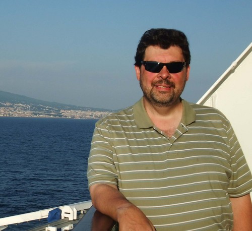 Christian, Happily Married, (the 1st helps the 2nd) Amateur Photographer, Tech guy at heart.