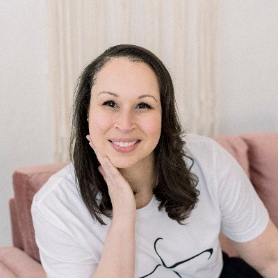 Syndicated Freelance Writer with Bylines from AP and https://t.co/TGa17z0JWI feeds. Inspiring mamas after forty to travel more, work less, and live life.