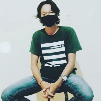 Febrialhafiz19's profile picture. Titik terlelah mencintai itu ketika berdoa bukan lagi tentang ingin memiliki, melainkan berdoa agar Tuhan melapangkan hatinya untuk mengikhlaskannya.