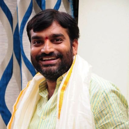 కన్నీళ్లు కారిస్తే కాదు చెమట చుక్కని చిందిస్తేనే చరిత్ర రాయగలవని తెలుసుకో..