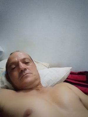 soy una persona jovial me gusta la música las buenas comidas divertido