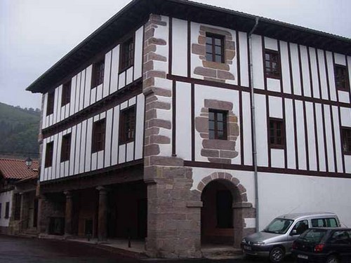 Ludoteka👶, liburutegia📔, ordenagailuak 👩‍💻, turismo gunea 🌌 eta erakusgela 🎨. ⏲️Ordutegia: 16:00-19:40. Udan 10:00-13:40. 📞948.635.386. 📨kulturetxea@etxalar.eus