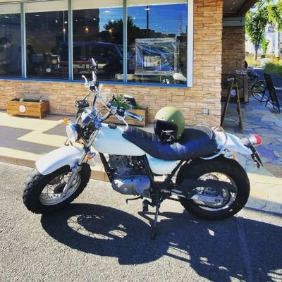 iwabei_86's profile picture. 【生息地】
大阪

【所有バイク】
2020/03/02　PCX125(JF81)　    　  納車

2021/04/28　VanVan200(NH41A)　増車


気分によって乗り分けてます🥰