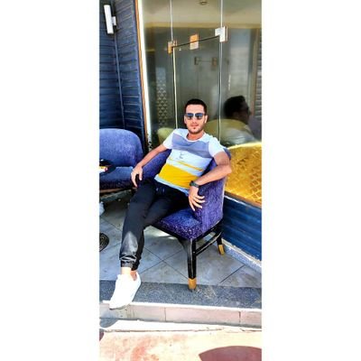 لا قيود لي و لا أهتم بـ أفواه البشر ولا تعجبني أجواء المجاملة إن أحببتك سأخبرك وإن كرهتك لا أراك.!
