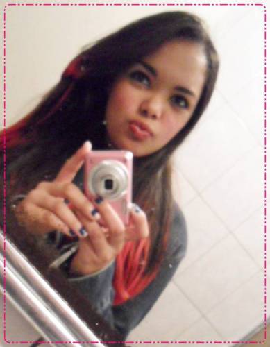 Eu aMOO Rock, sou viciadaa em THE PRETTY RECKLESS... Gosto mt da Demi Lovatoo e Guns, enfim quiser  me conhcer melhor é so mee Seguir.!! *-* by- deemi