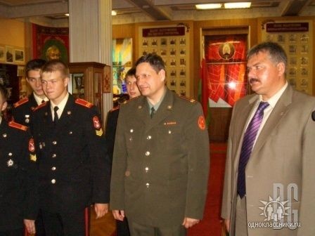Учредитель Социального Фонда Алые погоны,офицер запаса.Учился в Кл СВУ-33 выпуск, 6 рота 1й взвод, служил в 104 ВДД Скорпион.