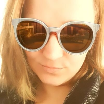Berlinerin, Feministin, Grüne, Antifaschistin, Mama von zwei mixed race kids, data science im Gesundheitswesen, PhD in AI/ML. she / her.