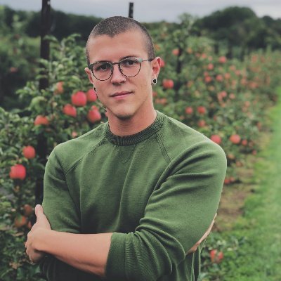 eriknoteric1's profile picture. UChicago '22. Queer Culture x Police Accountability. Reading, Lifting, Cooking.