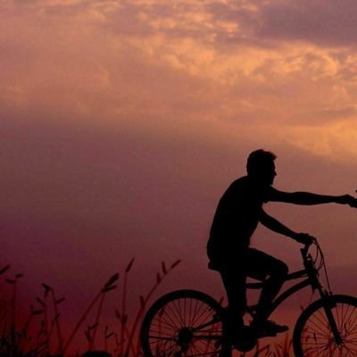 عيناي ممتلئةٌ بكِ جداً ، إنني أراكِ في كل شيء .❤️M🦋