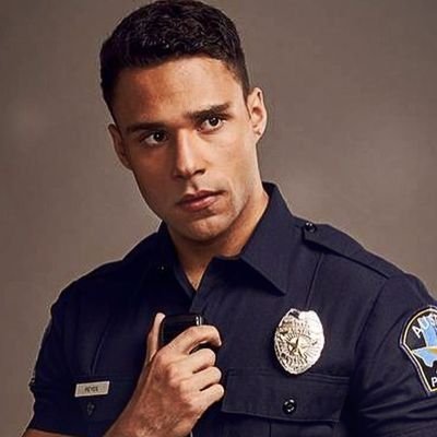 Portal Sobre o ator Rafael Silva, atualmente como Carlos em 911 Lone Star na FOX.