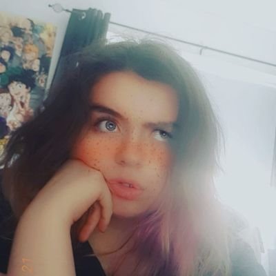 Hey my name is Leah but you can call me mia or leah if you like, I love anime and video games