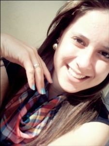 Sou desajeitada,fiko vermelha por pouca coisa,sou feliz,eu amo e sou amada,sou doida,sou legaal,vejo o mundo de uma forma diferente hihi'..entao essa sou eeu :D