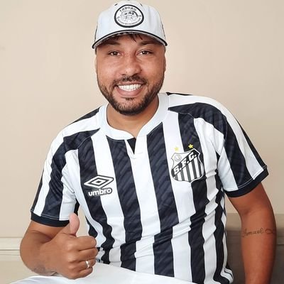 Amo cantar , apaixonado pelo Santos futebol clube e por minha família.
Sou um cara feliz e realizado com oq Deus me deu