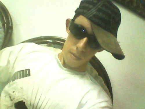 Guitarrista compositor e tudo mais,mais tudo para honra glória do meu Deus poderoso.Jesus!