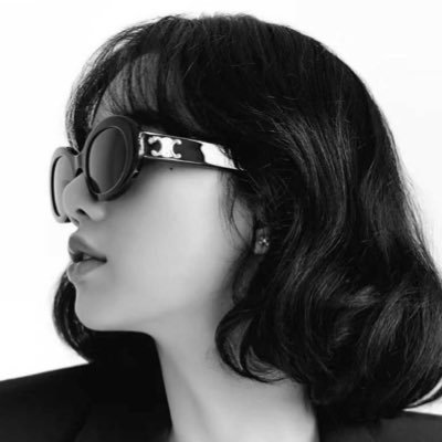 folklorosie's profile picture. damn... I kinda don’t care