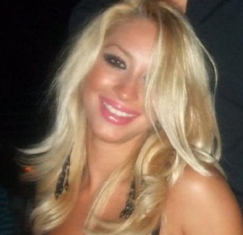 CarolLewis10's profile picture. I want to be Famous !
Do you want to help or just sit and relax ...