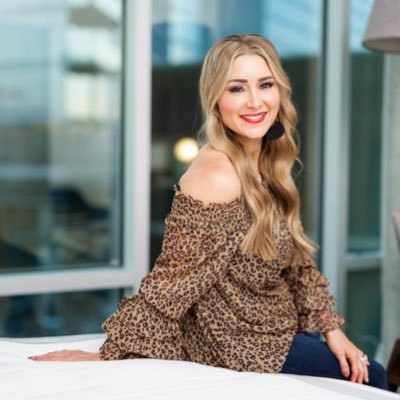 Lyndsay firmly believes that you CAN have it all and is passionate about helping women realize their full potential to design a life they love.