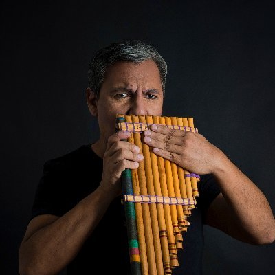 Músico vientista y compositor jujeño; lleva la música norteña para q el publico pueda imaginar, conocer y recorrer jujuy a traves de los sonidos del viento.